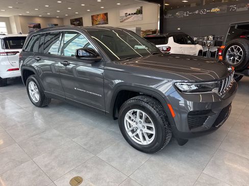 Used 2025 Jeep Grand Cherokee Laredo X w/ Luxury Tech Group I image 5