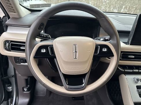 Used 2023 Lincoln Aviator AWD image 16