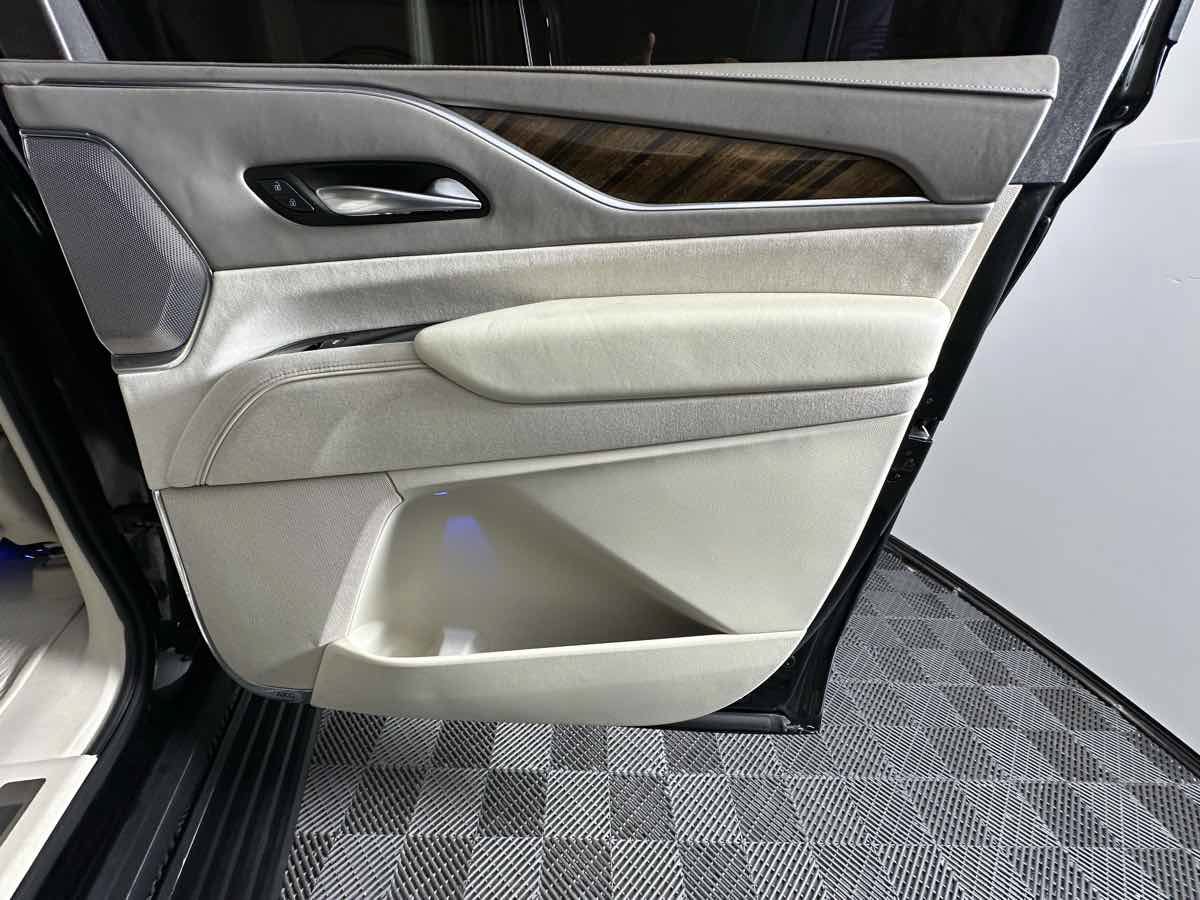 Used 2021 Cadillac Escalade ESV Sport Platinum AWD/4WD image 19