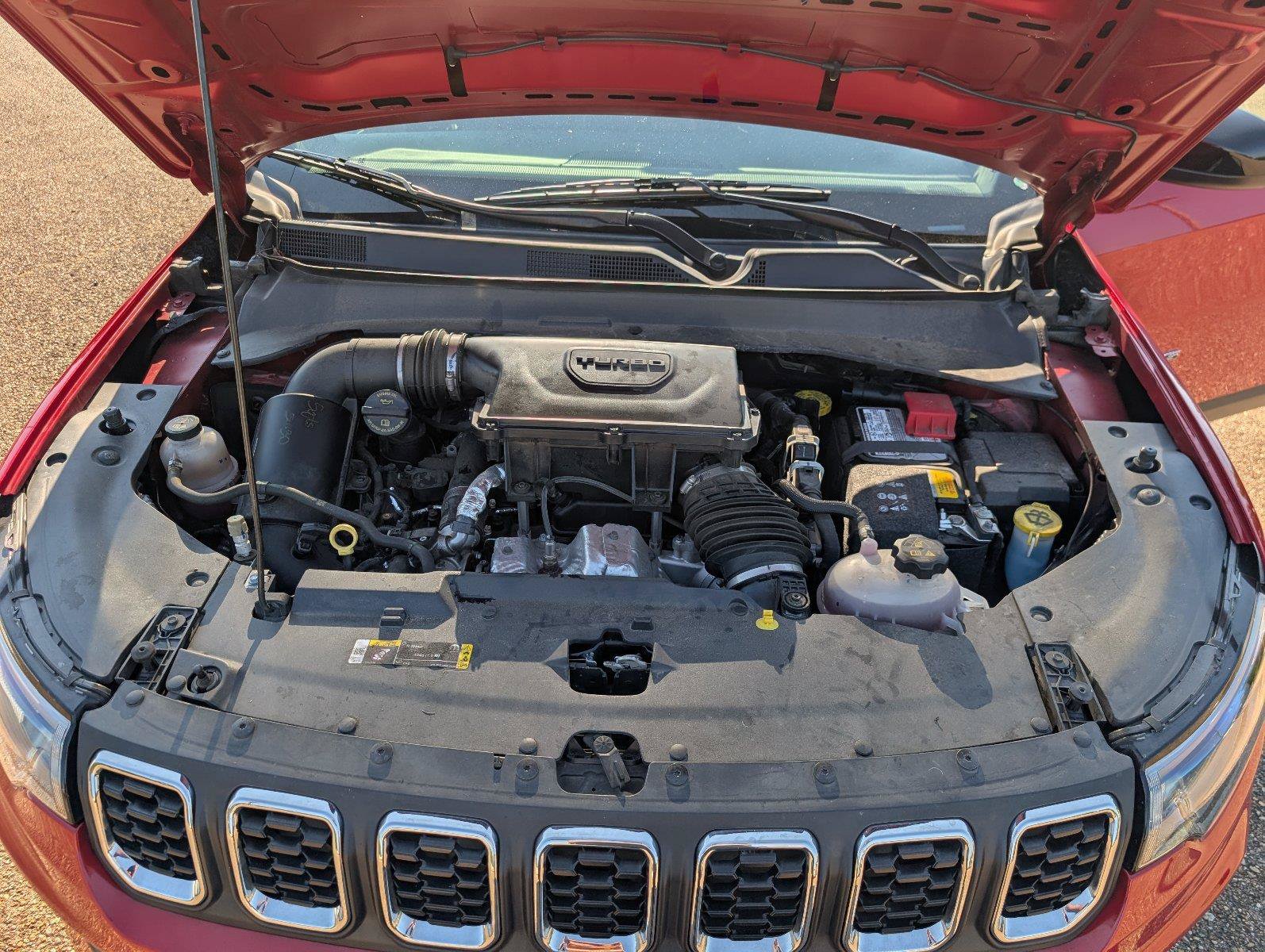 Used 2025 Jeep Compass Latitude AWD/4WD image 36