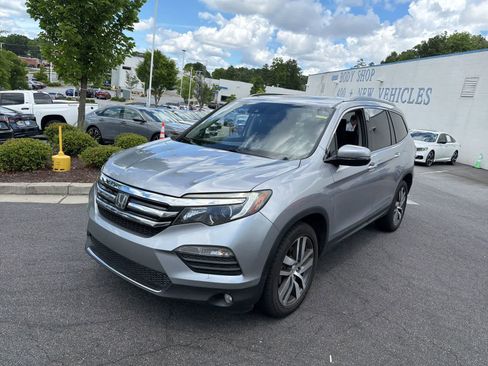 Used 2016 Honda Pilot Elite image 3
