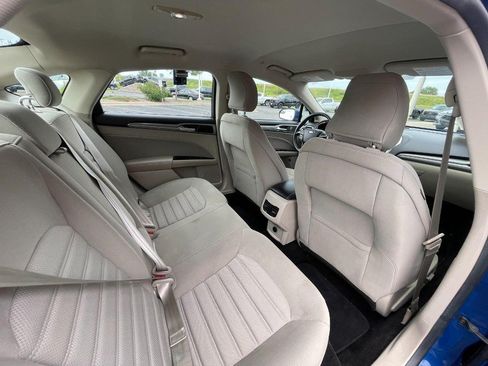 Used 2017 Ford Fusion SE FWD image 13