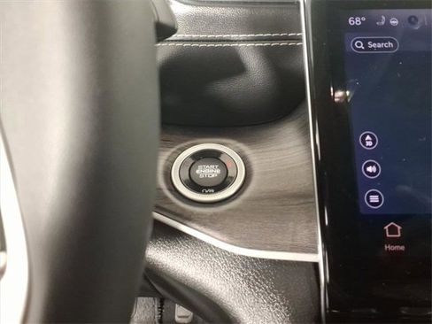 Used 2023 Jeep Grand Cherokee Limited image 25