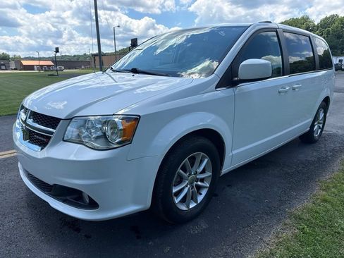 Used 2019 Dodge Grand Caravan SXT FWD image 3