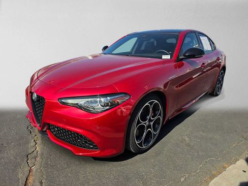 Used 2023 Alfa Romeo Giulia Veloce RWD image 7