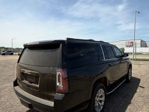 Used 2019 GMC Yukon XL SLT w/ Open Road Package AWD/4WD image 4