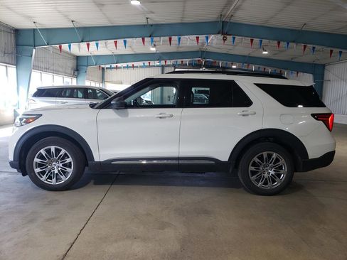 Used 2025 Ford Explorer Active w/ Active Comfort Package AWD/4WD image 7