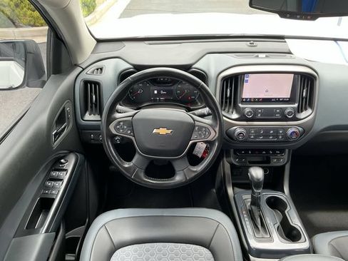 Used 2022 Chevrolet Colorado Z71 AWD/4WD image 12