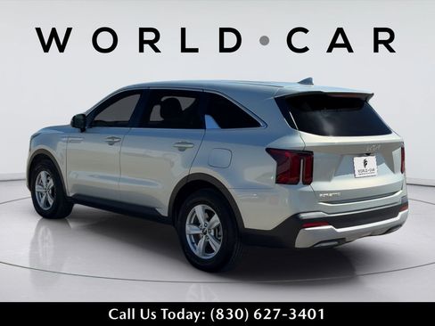 Certified 2026 Kia Sorento LX FWD image 10