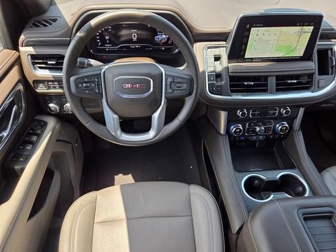 Used 2024 GMC Yukon XL SLT w/ SLT Luxury Package AWD/4WD image 15