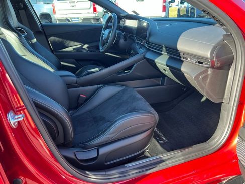 Used 2025 Hyundai Elantra N Base image 17