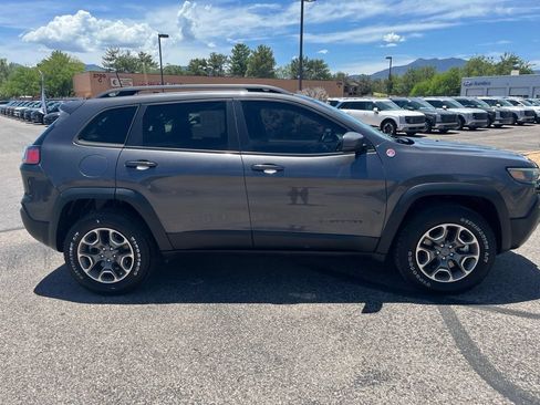 Used 2020 Jeep Cherokee Trailhawk AWD/4WD image 4
