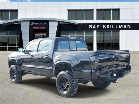 Used 2017 Toyota Tacoma SR w/ Tow Package image 4