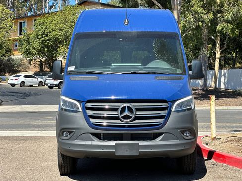 Used 2024 Mercedes-Benz Sprinter 2500 image 8