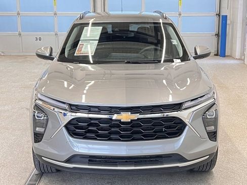 Certified 2025 Chevrolet Trax LT image 3