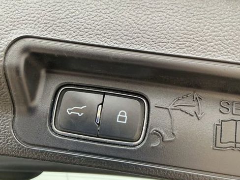 Used 2020 Ford Explorer XLT w/ Equipment Group 202A image 12