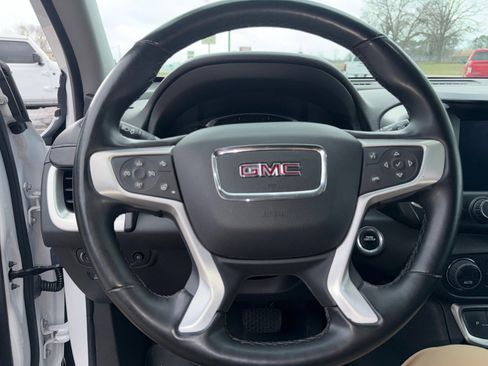 Used 2024 GMC Terrain SLT image 15