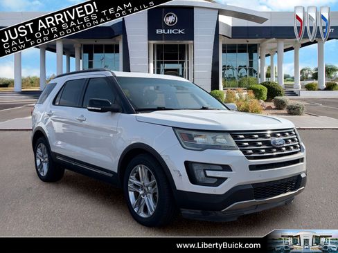 Used 2017 Ford Explorer XLT w/ Equipment Group 202A FWD image 1