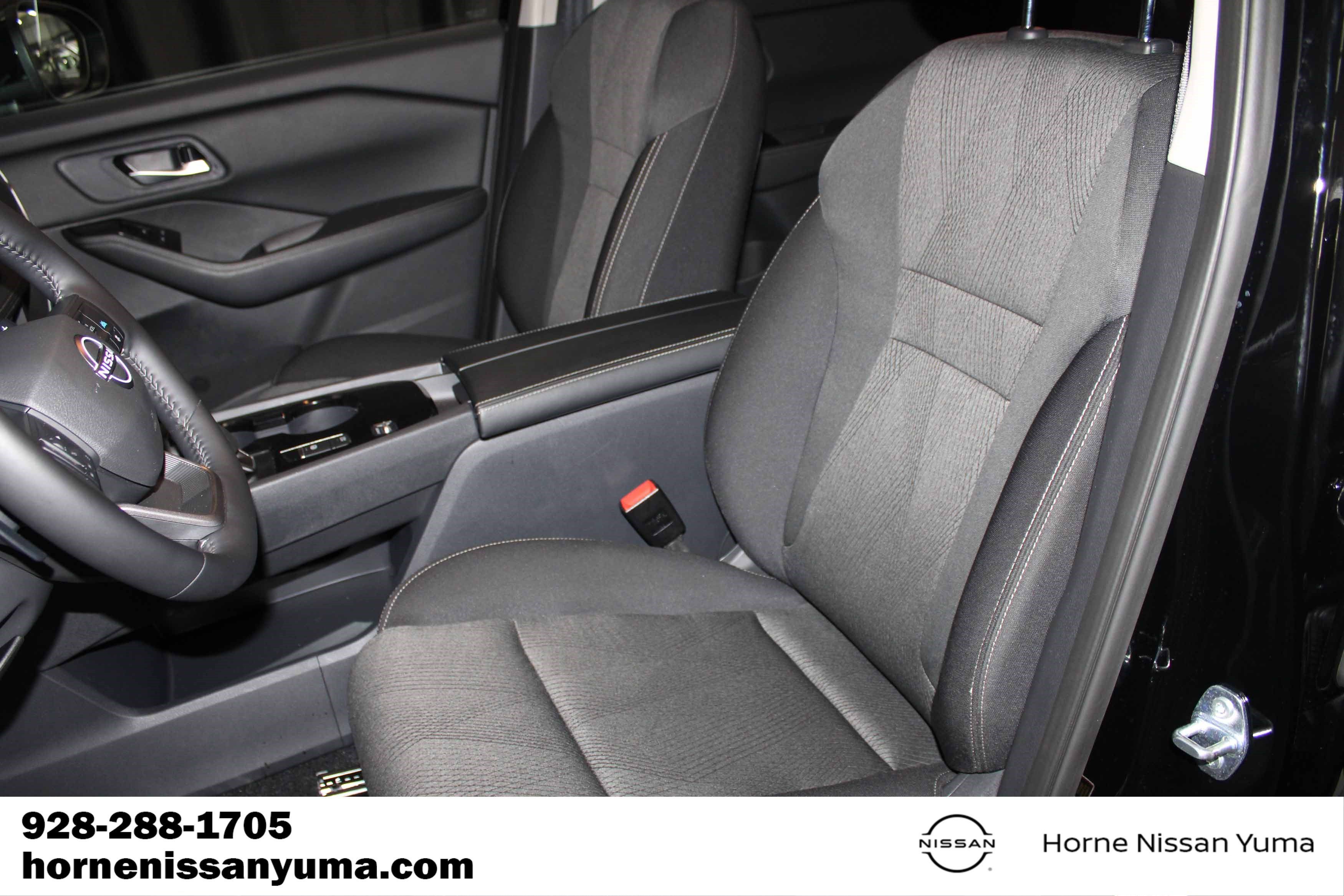 Certified 2025 Nissan Rogue SV FWD image 4