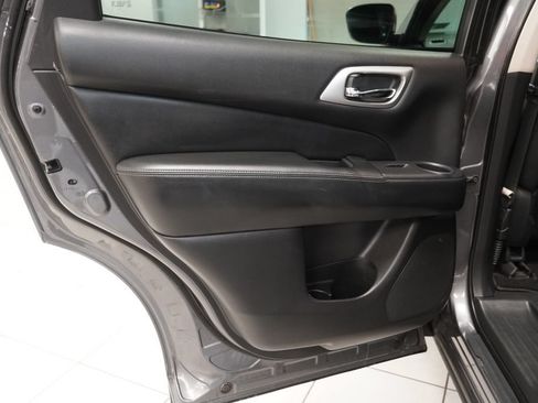Used 2020 Nissan Pathfinder SV AWD/4WD image 25