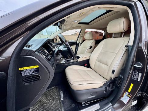 Used 2016 Hyundai Equus Signature image 20