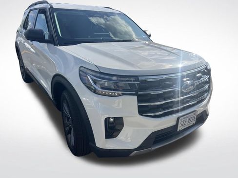 Used 2026 Ford Explorer Active w/ Active Comfort Package AWD/4WD image 2