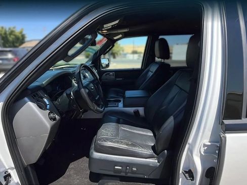 Used 2016 Ford Expedition XLT w/ Equipment Group 201A RWD image 13