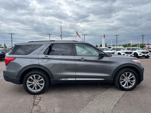 Used 2021 Ford Explorer Limited w/ Equipment Group 301A AWD/4WD image 4