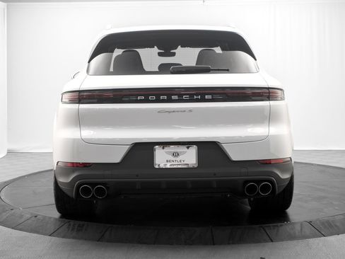 Used 2025 Porsche Cayenne S AWD/4WD image 4