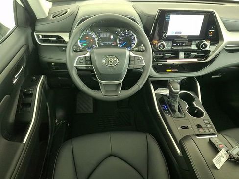 New 2026 Toyota Highlander XLE image 9