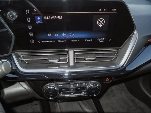 Certified 2025 Chevrolet Trax RS w/ Sunroof Package image 14