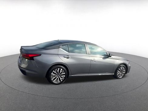 Used 2025 Nissan Altima 2.5 SV image 14