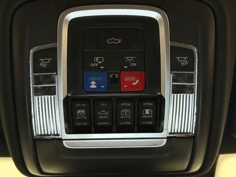 Used 2022 RAM 1500 Laramie AWD/4WD image 34