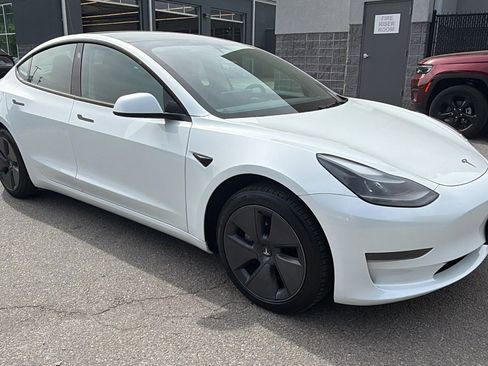 Used 2023 Tesla Model 3 Standard Range image 5