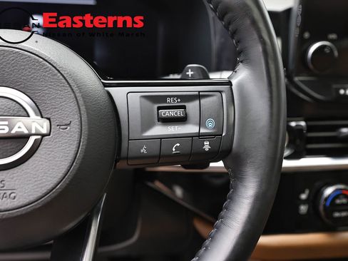 Used 2023 Nissan Pathfinder Platinum AWD/4WD image 16