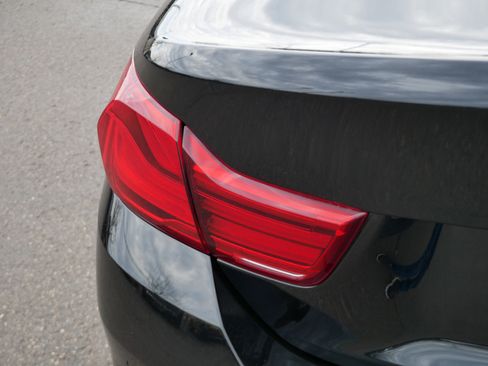 Used 2018 BMW M4 Convertible image 17