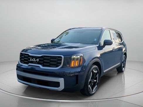 Used 2024 Kia Telluride S w/ S Sunroof Package FWD image 11