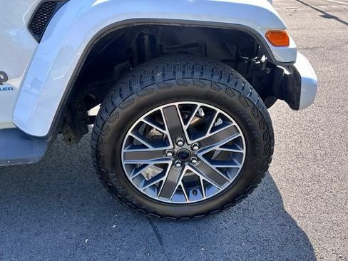 Used 2024 Jeep Wrangler High Altitude AWD/4WD image 13