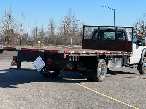Used 2016 Ford F550 2WD Regular Cab Super Duty image 4