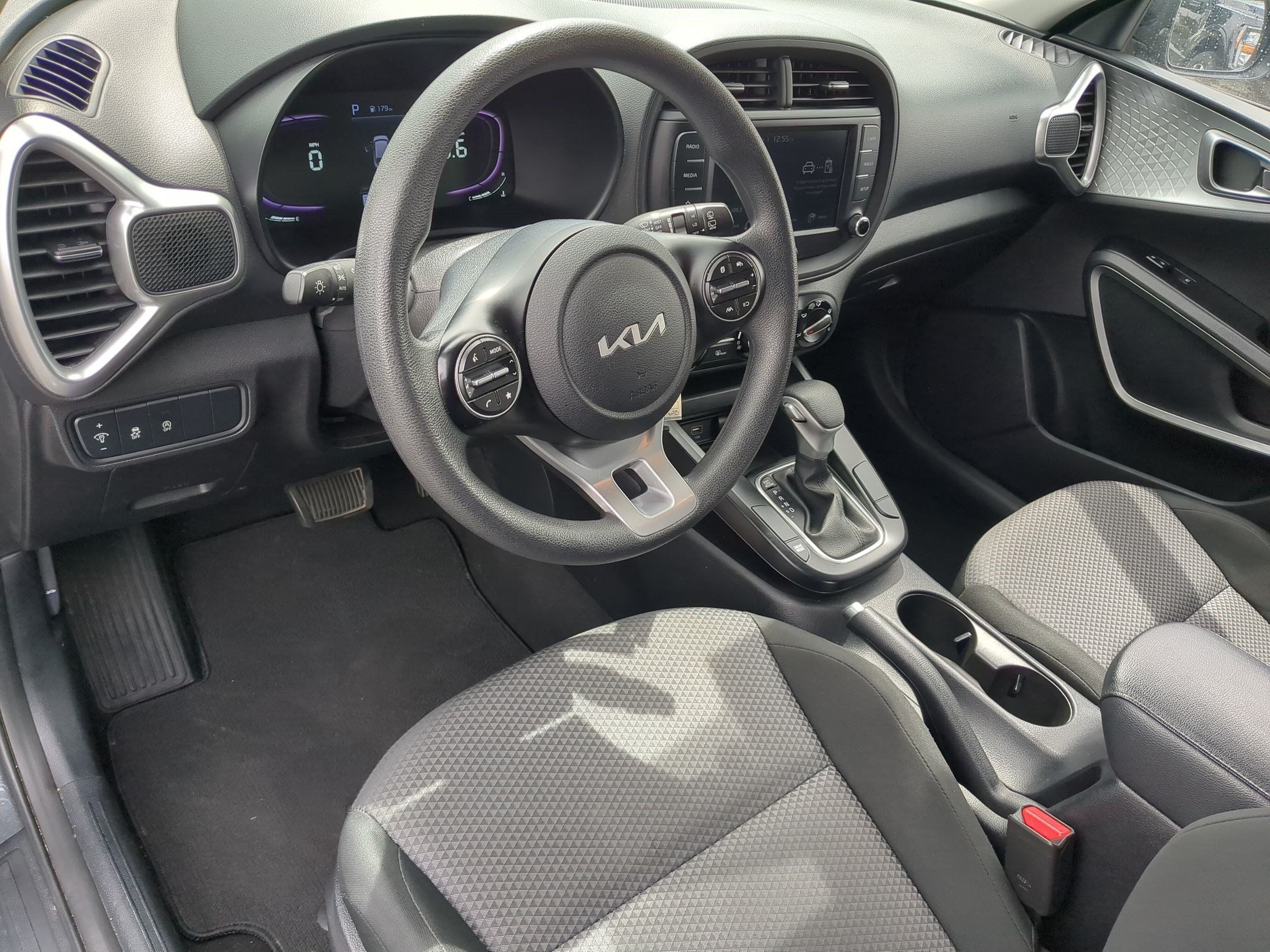 Used 2023 Kia Soul LX w/ Option Group 015 FWD image 16