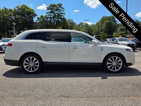 Used 2012 Lincoln MKT AWD image 6