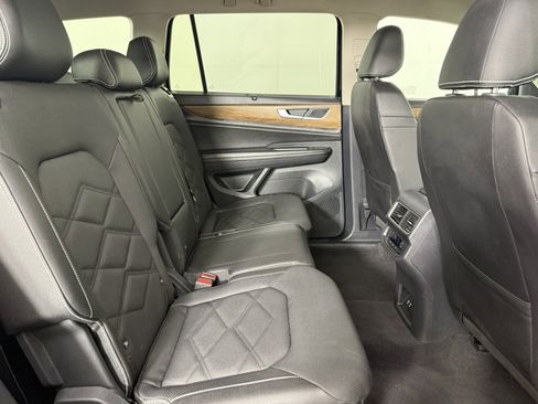 Used 2025 Volkswagen Atlas SE image 13