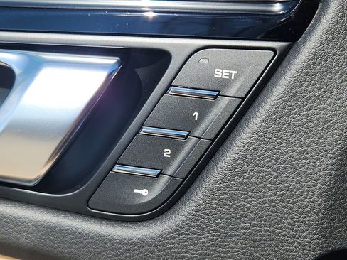 New 2026 Porsche Macan image 19