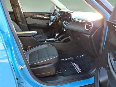 Used 2024 Chevrolet TrailBlazer LT w/ LT Cold Weather Package image 16