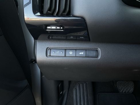 Used 2025 Nissan Pathfinder SV FWD image 16