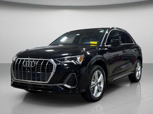Used 2022 Audi Q3 2.0T Premium Plus w/ Premium Plus Package AWD/4WD image 8
