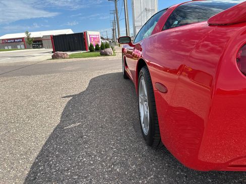 Used 1997 Chevrolet Corvette Coupe w/ Performance Handling Pkg image 20