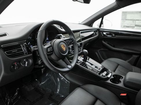New 2026 Porsche Macan AWD/4WD image 4