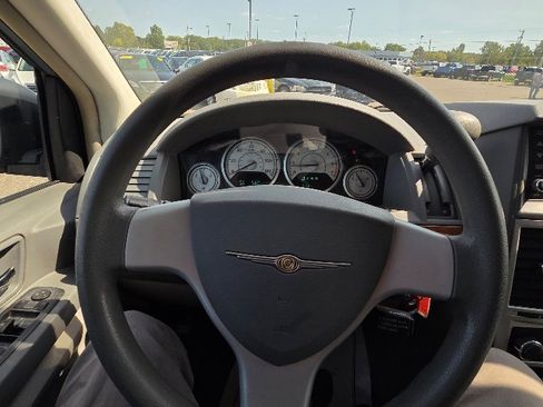 Used 2009 Chrysler Town & Country LX w/ Entertainment Group #1 image 15