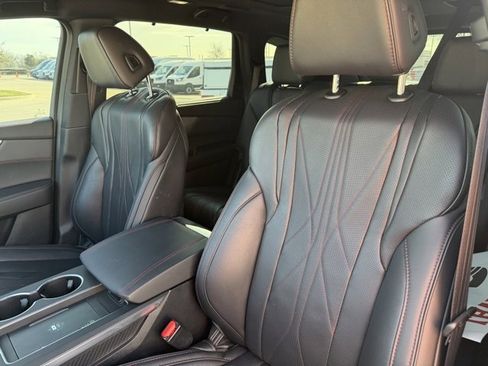 Used 2025 Acura MDX A-Spec image 11